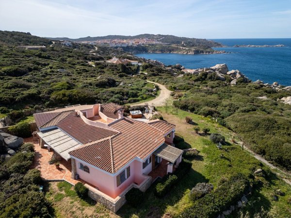 casa indipendente in vendita a Santa Teresa Gallura