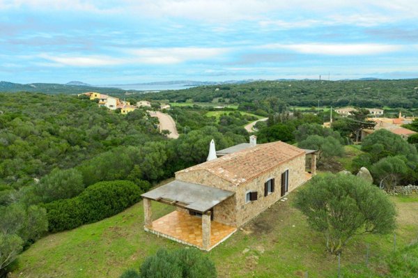 casa indipendente in vendita a Santa Teresa Gallura