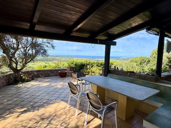 casa indipendente in vendita a Santa Teresa Gallura