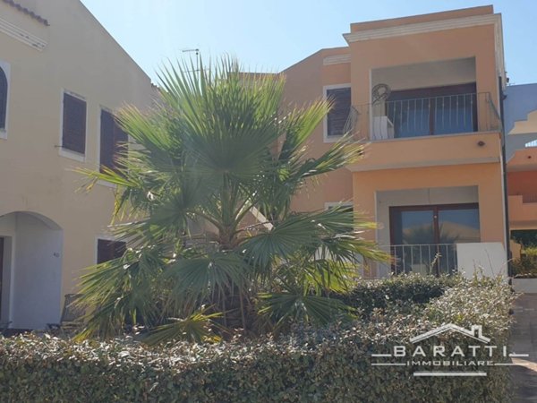 casa indipendente in vendita a Santa Teresa Gallura