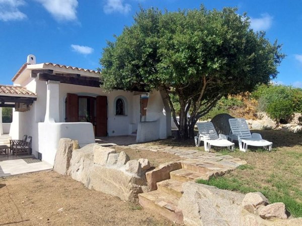 casa indipendente in vendita a Santa Teresa Gallura