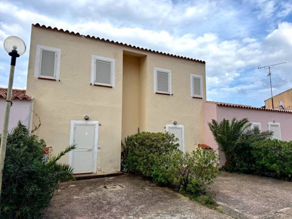 casa indipendente in vendita a Santa Teresa Gallura