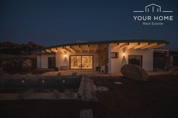 casa indipendente in vendita a Santa Teresa Gallura