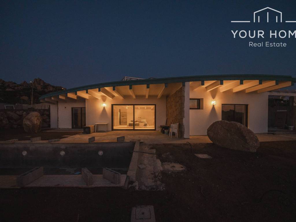 casa indipendente in vendita a Santa Teresa Gallura