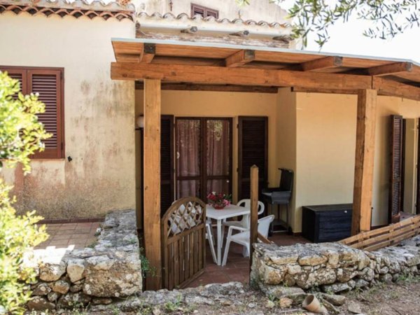 casa indipendente in vendita a Santa Teresa Gallura