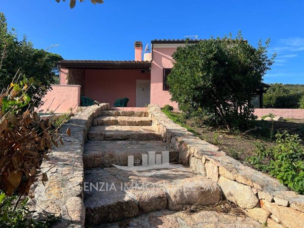 casa indipendente in vendita a Santa Teresa Gallura