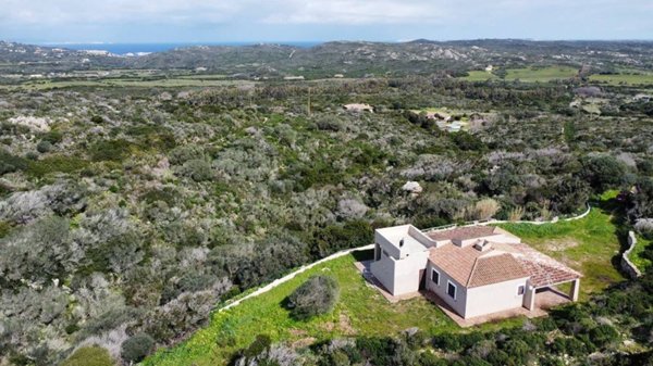 casa indipendente in vendita a Santa Teresa Gallura