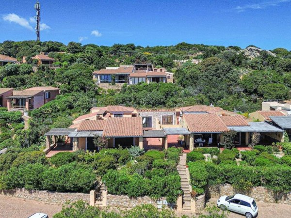 casa indipendente in vendita a Santa Teresa Gallura