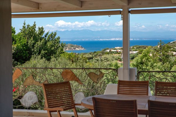 casa indipendente in vendita a Santa Teresa Gallura