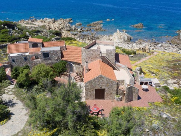 casa indipendente in vendita a Santa Teresa Gallura