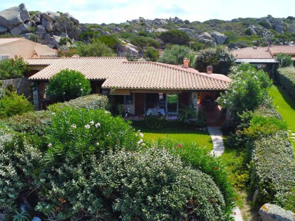 casa indipendente in vendita a Santa Teresa Gallura