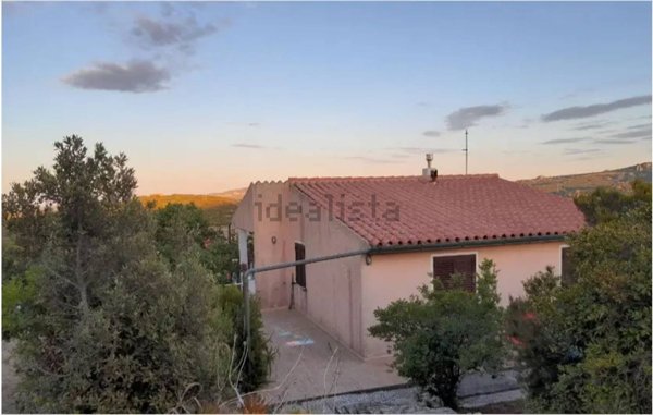 casa indipendente in vendita a Santa Teresa Gallura