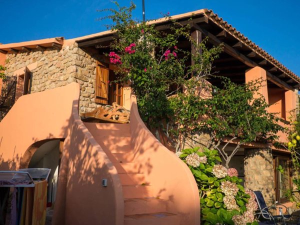 casa indipendente in vendita a Santa Teresa Gallura