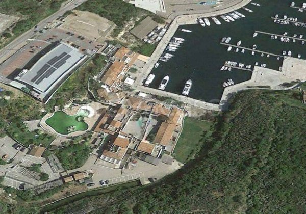 negozio in vendita a Santa Teresa Gallura