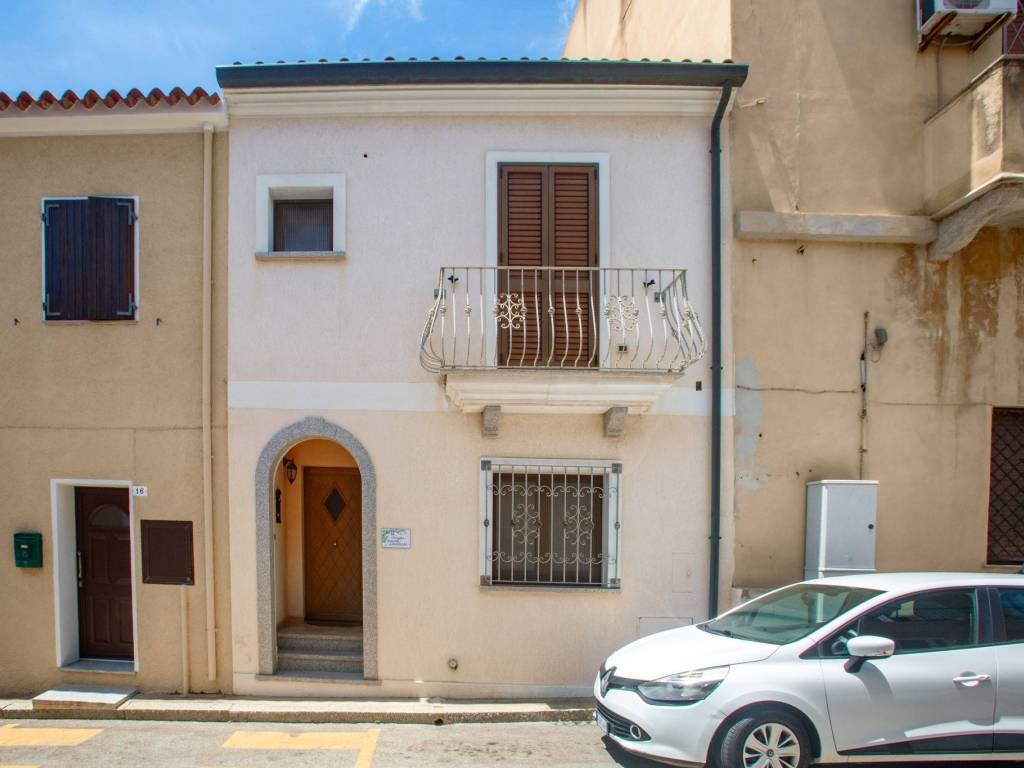 casa indipendente in vendita a Santa Teresa Gallura
