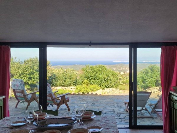 casa indipendente in vendita a Santa Teresa Gallura
