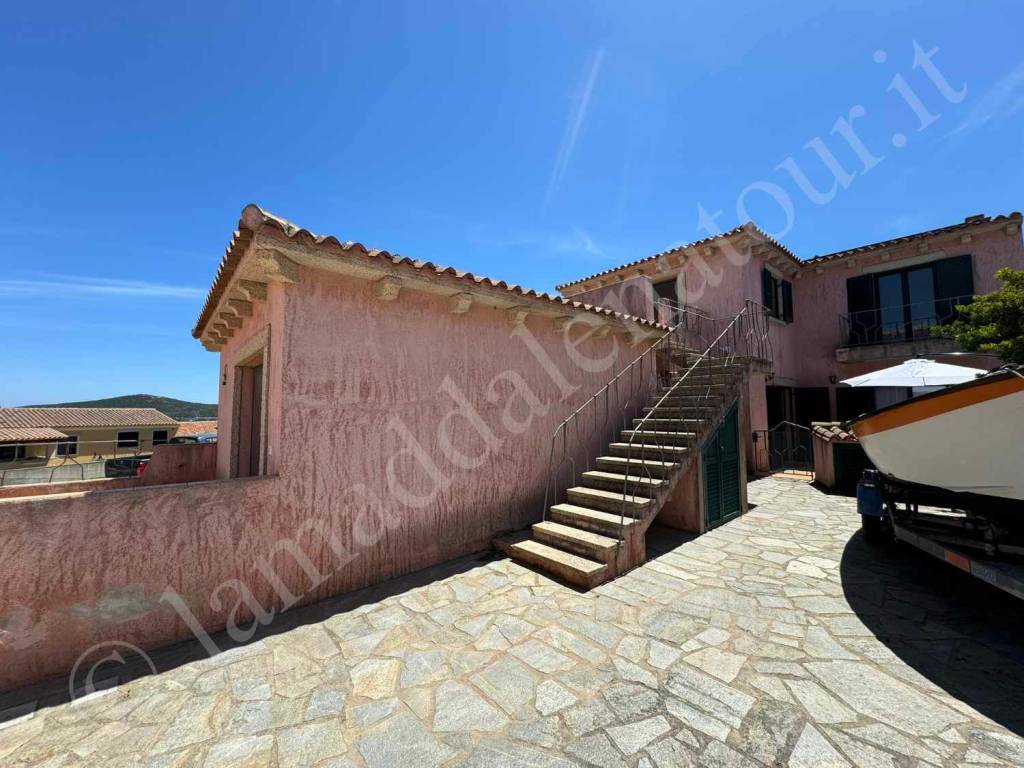 casa indipendente in vendita a Santa Teresa Gallura