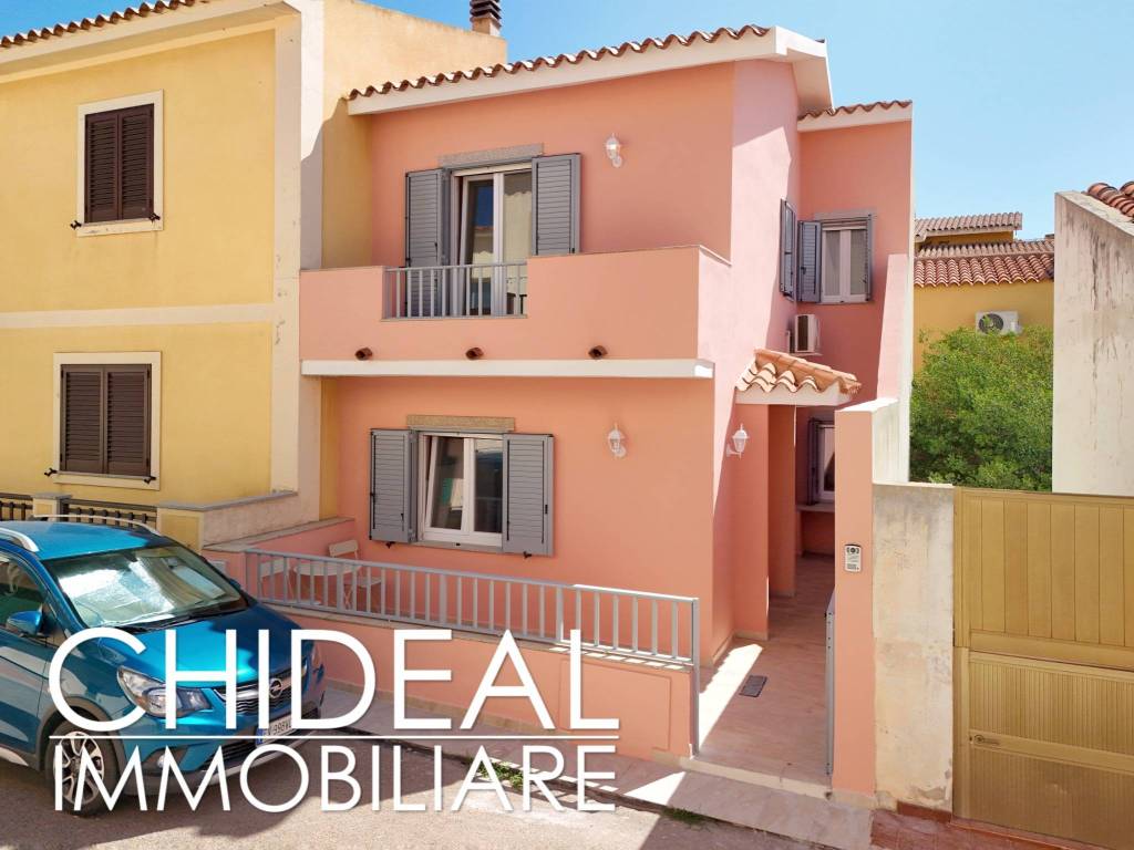 casa indipendente in vendita a Santa Teresa Gallura