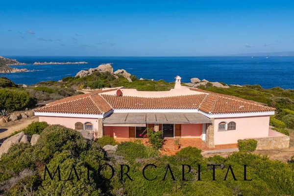 casa indipendente in vendita a Santa Teresa Gallura