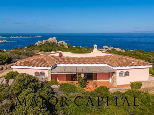 casa indipendente in vendita a Santa Teresa Gallura