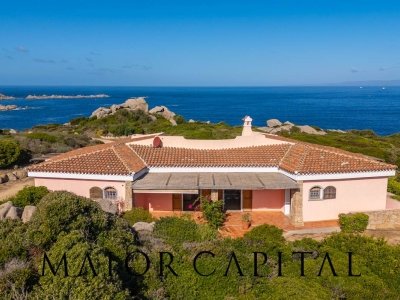 casa indipendente in vendita a Santa Teresa Gallura