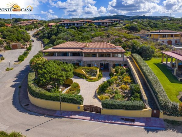 casa indipendente in vendita a Santa Teresa Gallura