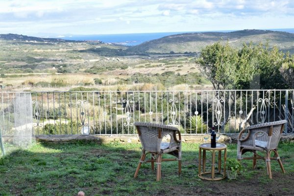 casa indipendente in vendita a Santa Teresa Gallura