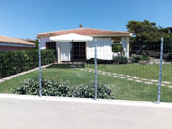 casa indipendente in vendita a Santa Teresa Gallura