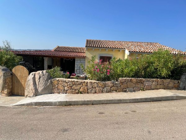 casa indipendente in vendita a Santa Teresa Gallura
