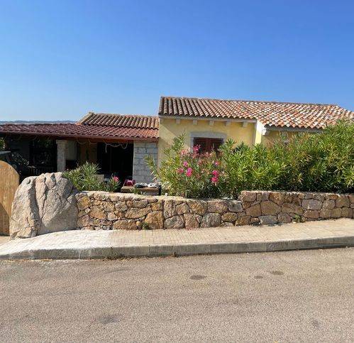casa indipendente in vendita a Santa Teresa Gallura