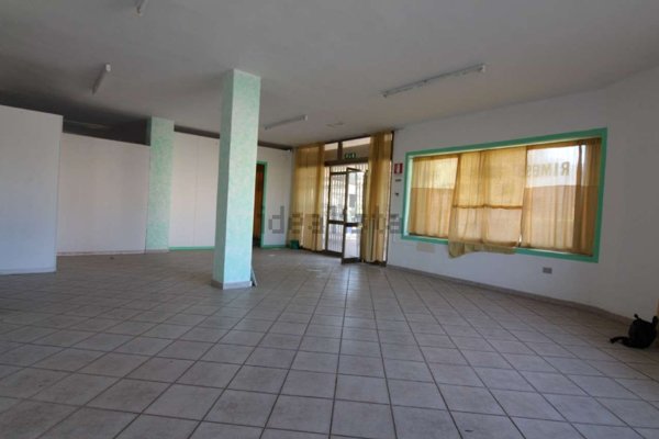 locale commerciale in vendita a Santa Teresa Gallura