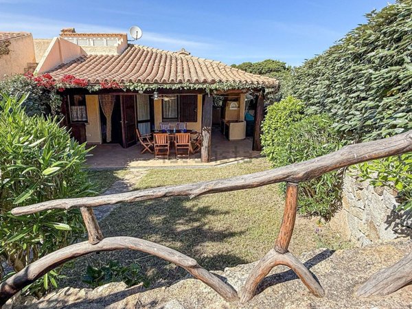 casa indipendente in vendita a Santa Teresa Gallura