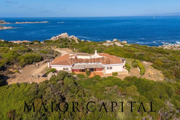 casa indipendente in vendita a Santa Teresa Gallura