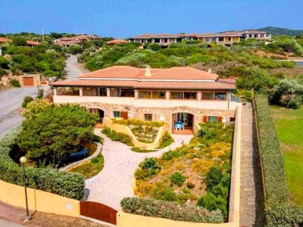 casa indipendente in vendita a Santa Teresa Gallura
