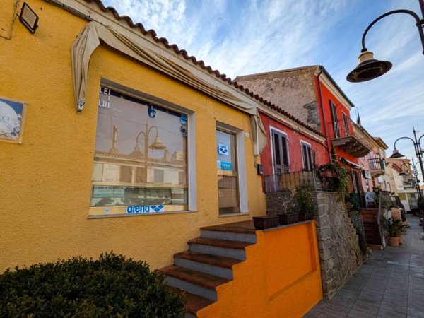 negozio in vendita a Santa Teresa Gallura