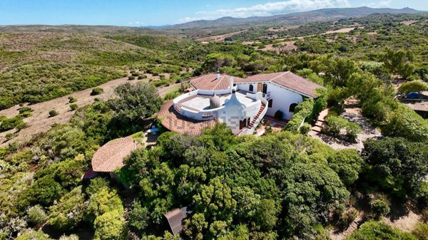 casa indipendente in vendita a Santa Teresa Gallura