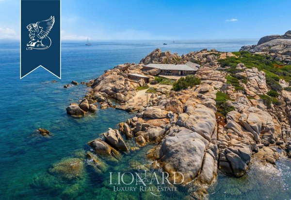 casa indipendente in vendita a Santa Teresa Gallura