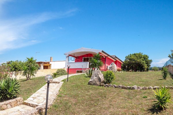 casa indipendente in vendita a Santa Teresa Gallura