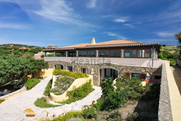 casa indipendente in vendita a Santa Teresa Gallura