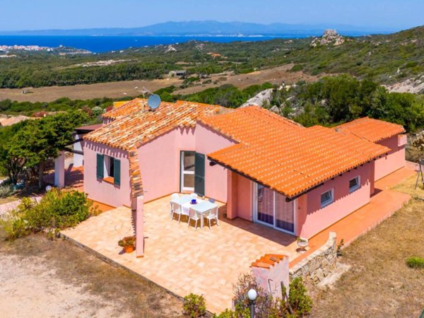 casa indipendente in vendita a Santa Teresa Gallura