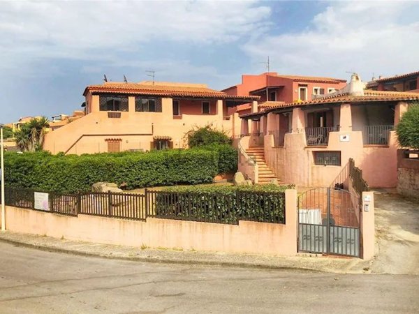 casa indipendente in vendita a Santa Teresa Gallura