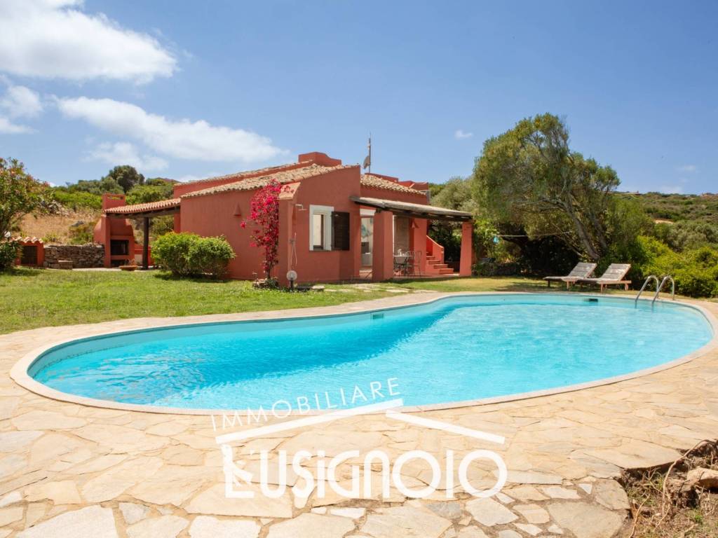 casa indipendente in vendita a Santa Teresa Gallura
