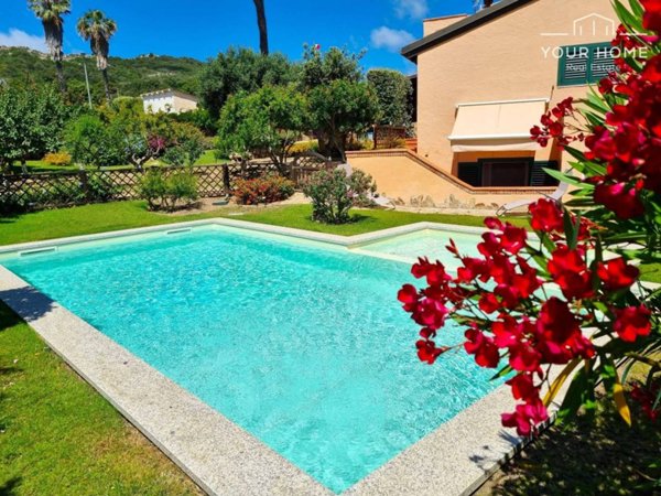 casa indipendente in vendita a Santa Teresa Gallura