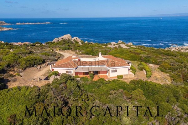 casa indipendente in vendita a Santa Teresa Gallura