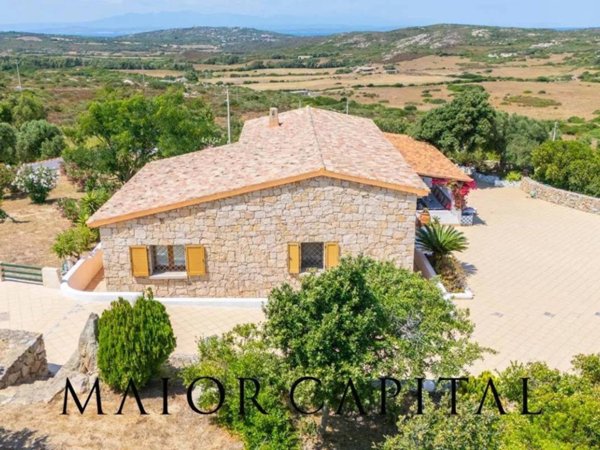 casa indipendente in vendita a Santa Teresa Gallura