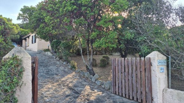 casa indipendente in vendita a Santa Teresa Gallura
