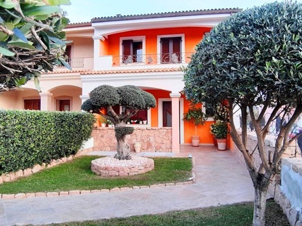 casa indipendente in vendita a Santa Teresa Gallura
