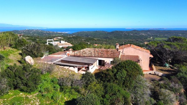 casa indipendente in vendita a Santa Teresa Gallura