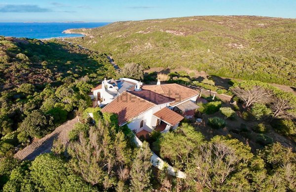 casa indipendente in vendita a Santa Teresa Gallura