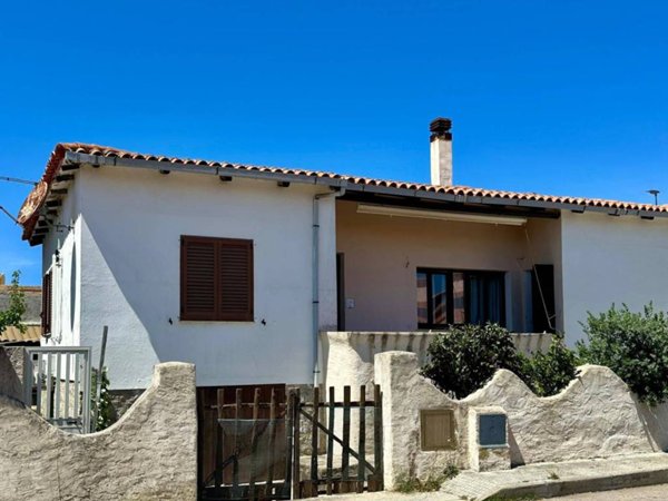 casa indipendente in vendita a Santa Teresa Gallura